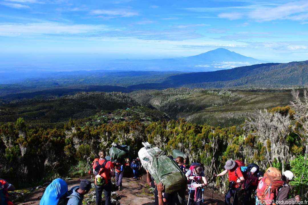Le Mont Méru vu du Kilimanjaro