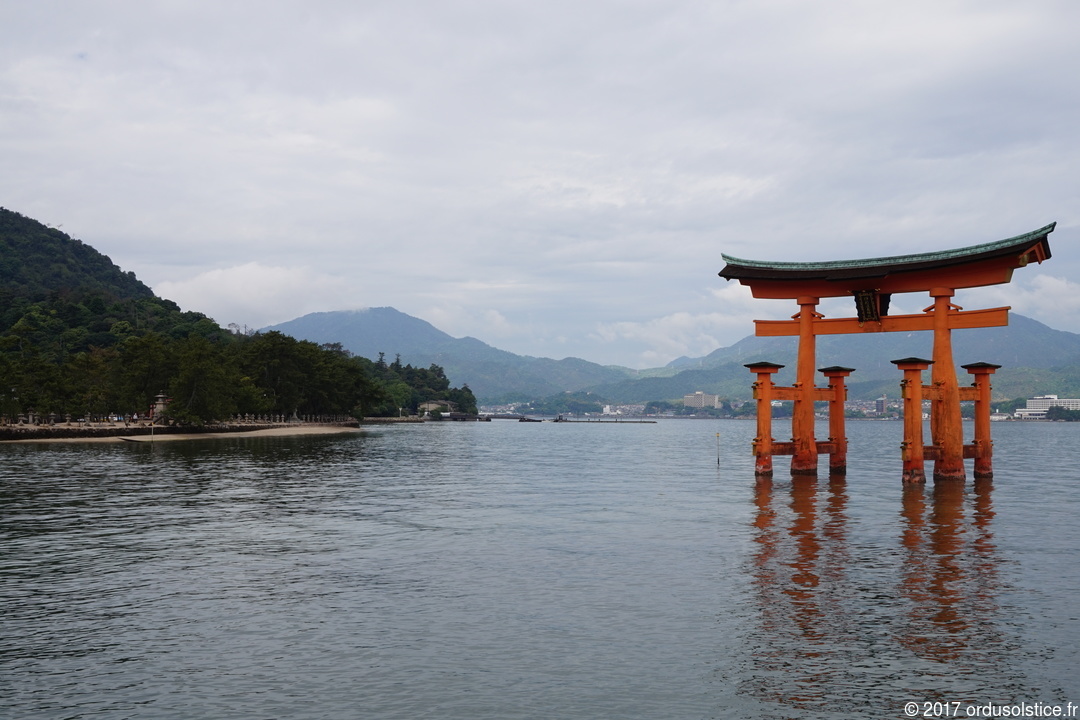 Le Torii de Miyajima vu depuis le sanctuaire