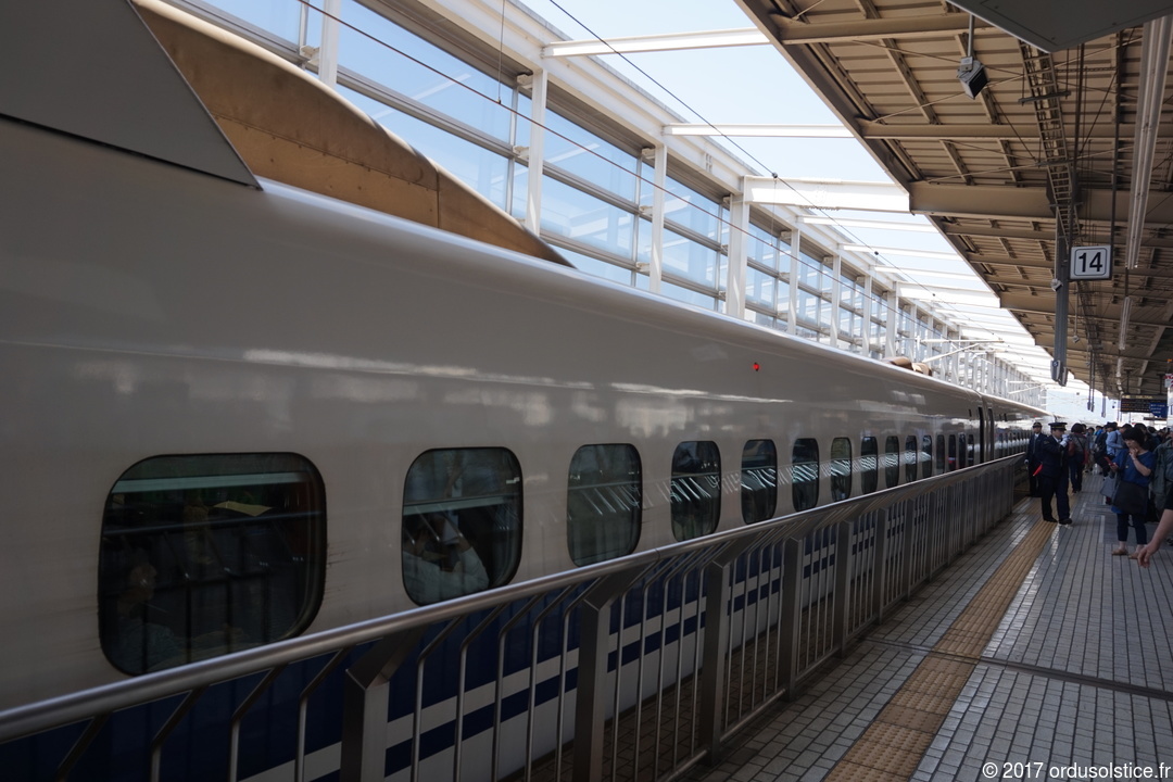 Un Shinkansen en gare de Tokyo